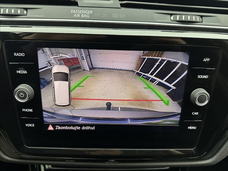 Volkswagen Touran 1,4 DSG KAMERA TAŽNÉ 1.MAJ ČR - fotka 20 z 38