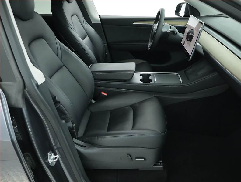 Tesla Model Y (2022) Long Range AWD 79kWh, SoH 90% - fotka 9 z 21