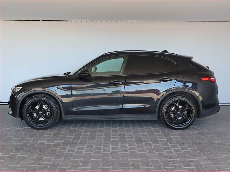 Alfa Romeo Stelvio (2019) 2.2 Diesel, Automat, Kůže - fotka 3 z 23