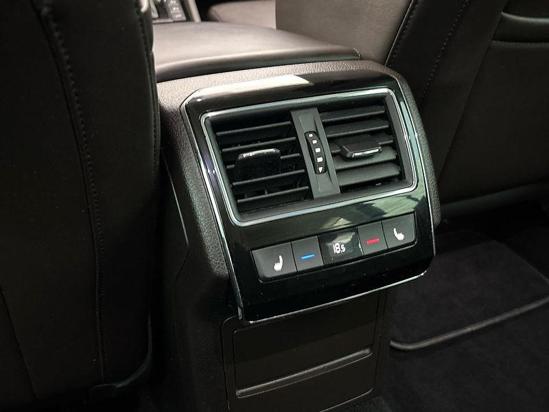Škoda Superb Laurin & Klement 4x4 DSG - fotka 22 z 32