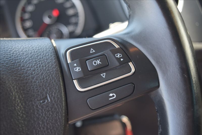 Volkswagen Tiguan 1,4 TSI 92KW R-LINE TOP STAV! - fotka 37 z 48