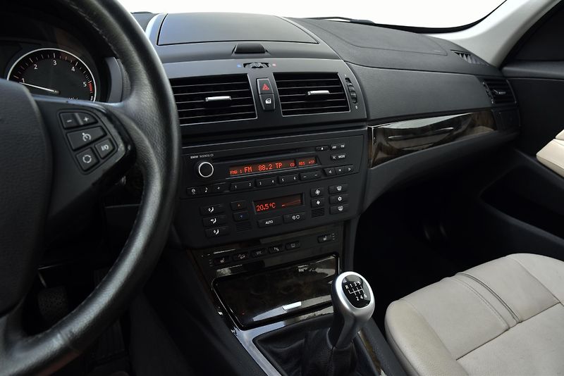 BMW X3 xDrive20d LCi,KŮŽE,VÝHŘEV,TEMP - fotka 14 z 40