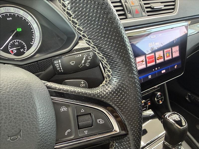 Škoda Superb 2,0 TDi, Sportline, Navi, DSG - fotka 17 z 36
