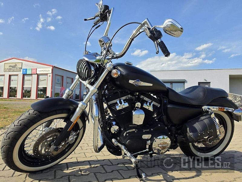 Harley-Davidson (2012) XL 1200 CB Sportster Custom Li - fotka 14 z 20