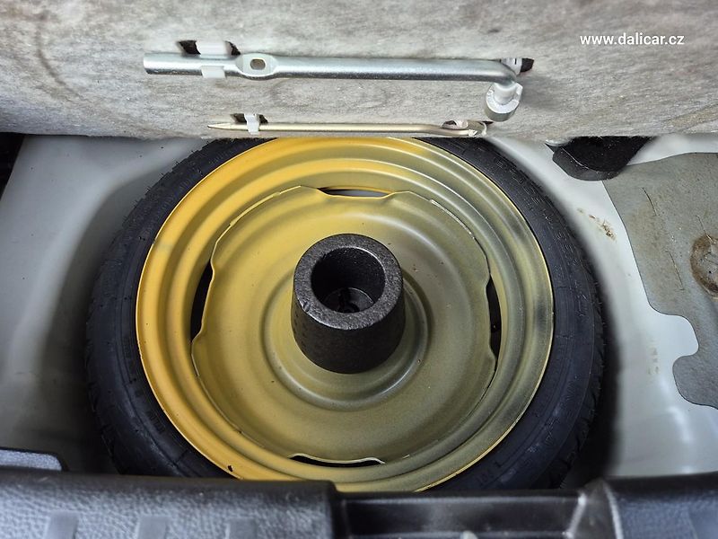 Suzuki Swift (2011) 1.2i 69KW 4x4 klima - fotka 21 z 52
