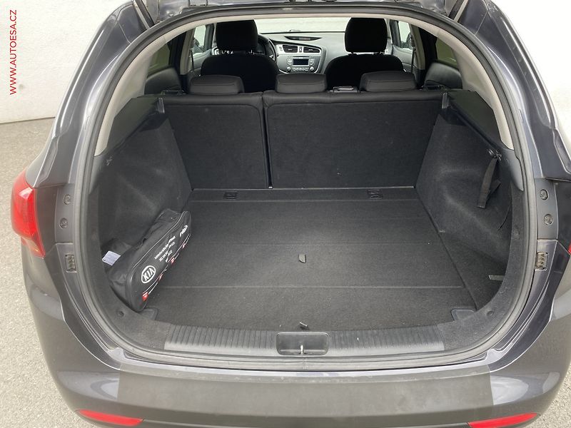 Kia Ceed (2013) 1.4i, ČR, TZ, tempomat - fotka 7 z 13