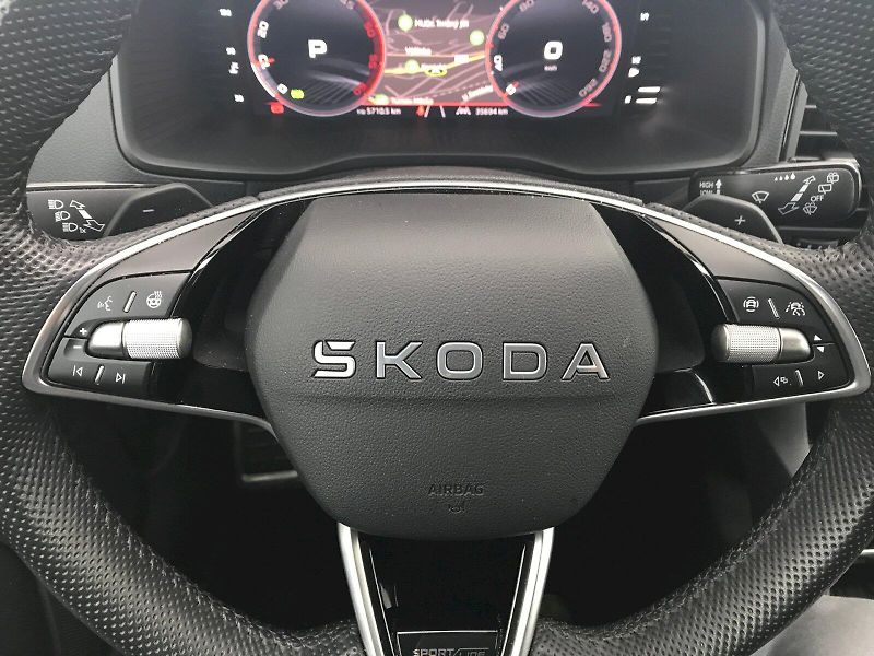 Škoda Karoq (2024) SPORTLINE  2,0 TDI 4x4  DSG - fotka 9 z 26
