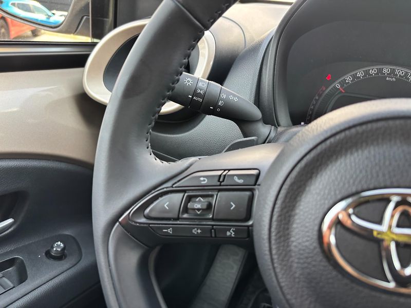 Toyota Aygo 1.0 VVT-i X-play Style AT - fotka 16 z 26