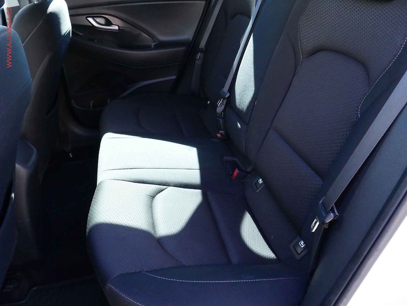 Hyundai i30 (2019) 1.4 T-GDI, ČR, AC, temp - fotka 10 z 14