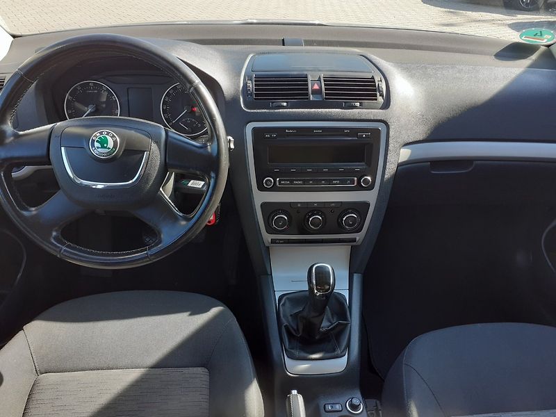 Škoda Octavia (2013) KOMBI 1.4 TSI AMBIENTE - fotka 7 z 27