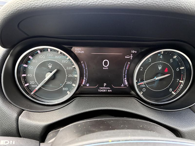Maserati Levante 2.0l 243kW GT Hybrid 4x4       - fotka 21 z 41