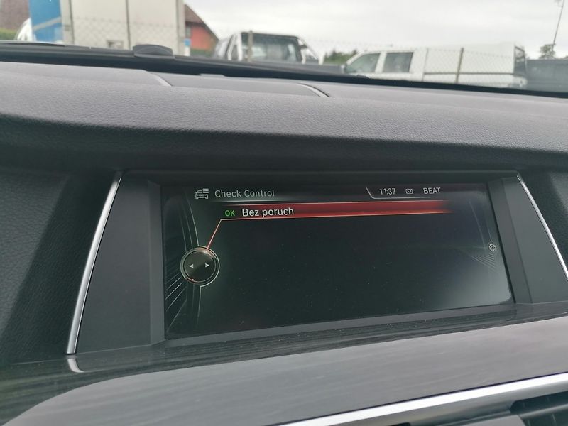 BMW Řada 5 (2014) GT 530d xDrive M-paket - fotka 25 z 40