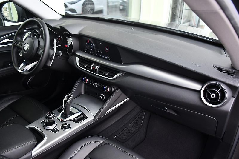Alfa Romeo Stelvio 2.0TURBO 16V Q4 147kW SPRINT - fotka 19 z 45