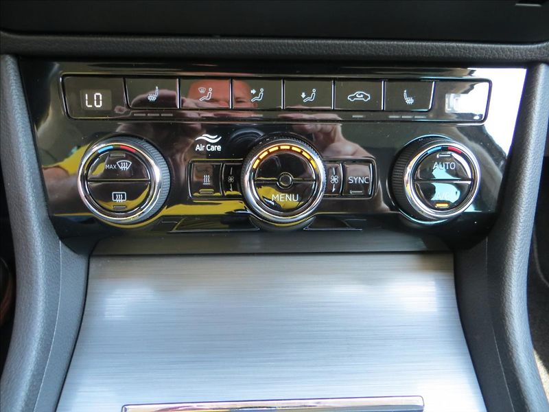 Škoda Superb 2,0 TSI  DSG Style 140kW Tažné - fotka 20 z 30