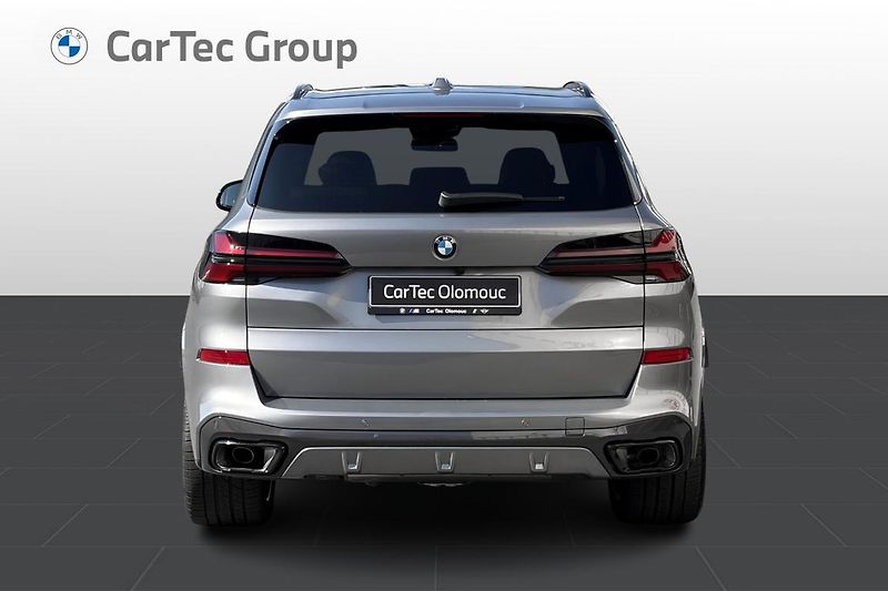 BMW X5 xDrive30d - fotka 6 z 9