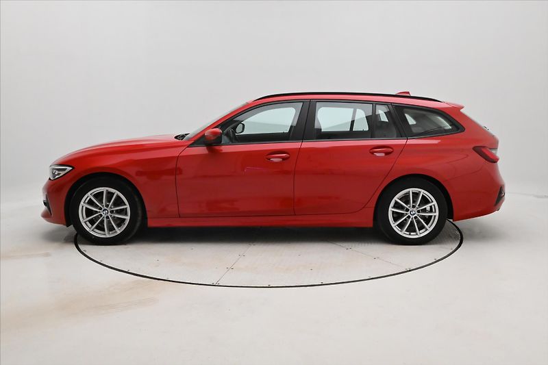 BMW Řada 3 2,0 320d 140 kW Steptronic Zár - fotka 8 z 32