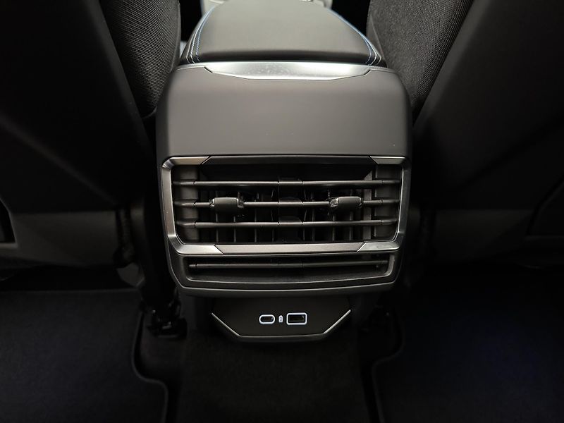 Lynk & Co 01 PHEV DCT AUT 1.maj - fotka 25 z 55