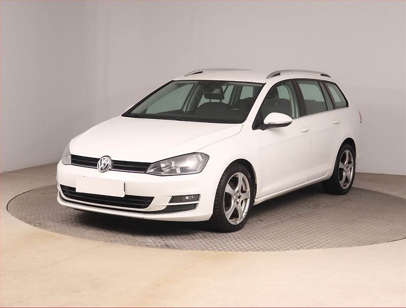 Volkswagen Golf (2014) Comfortline 1.6 TDI, Tempomat - fotka 2 z 15