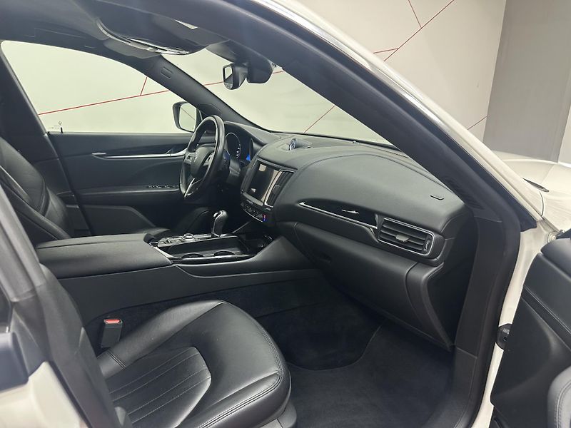 Maserati Levante (2019) Q4 Diesel*Bezklíč*CZ*TOP - fotka 10 z 17