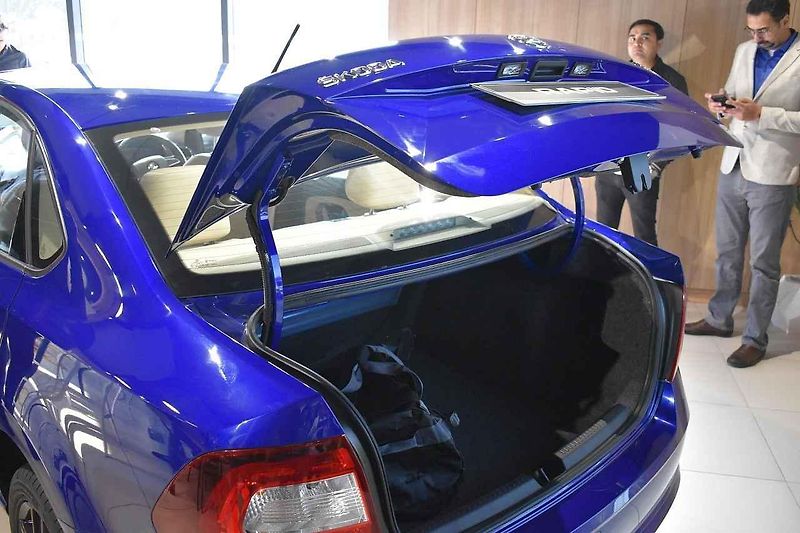 Speciální výzdoba indického autosalonu Škoda