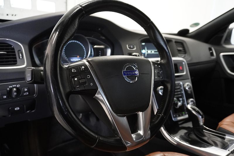 Volvo S60 (2016) D5 AUTOMAT - fotka 15 z 33