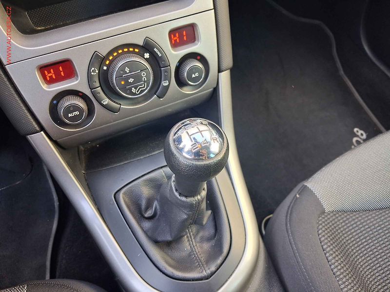 Peugeot 308 (2013) 1.6 HDI, 2.maj,ČR, AC, panor. - fotka 15 z 15