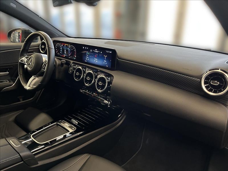 Mercedes-Benz Třídy A 180 Progressive Line - fotka 14 z 21