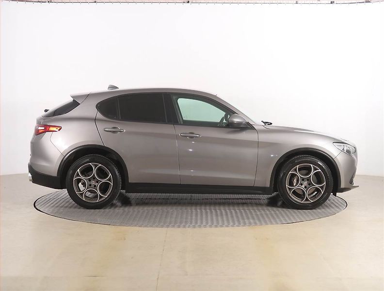Alfa Romeo Stelvio (2018) 2.2 Diesel, Automat, Kůže - fotka 6 z 20