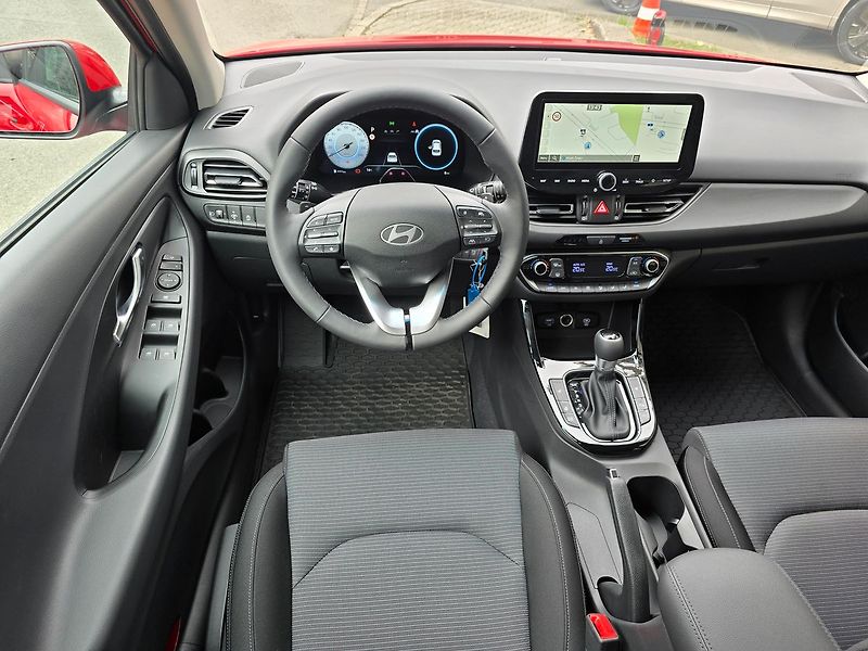 Hyundai i30 (2026) 1.6 T-GDi DCT Go Czech - fotka 12 z 25
