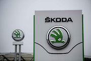 Výroba vozů Škoda v závodě Kvasiny.