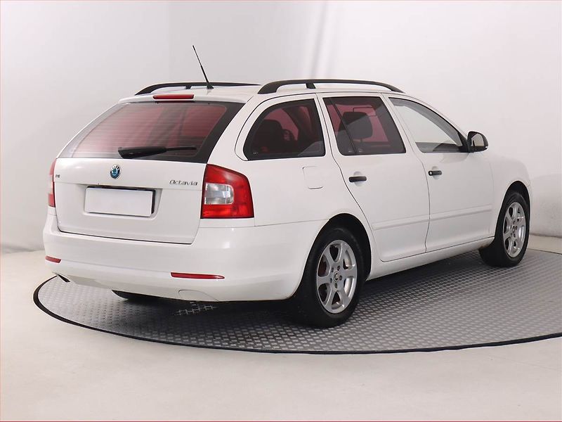 Škoda Octavia (2012) 1.6 TDI, Tempomat - fotka 5 z 16