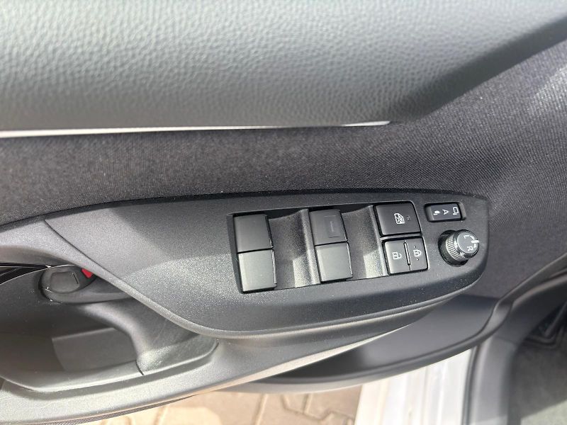 Toyota Yaris 1.5 HSD e-CVT Selection Style - fotka 12 z 28