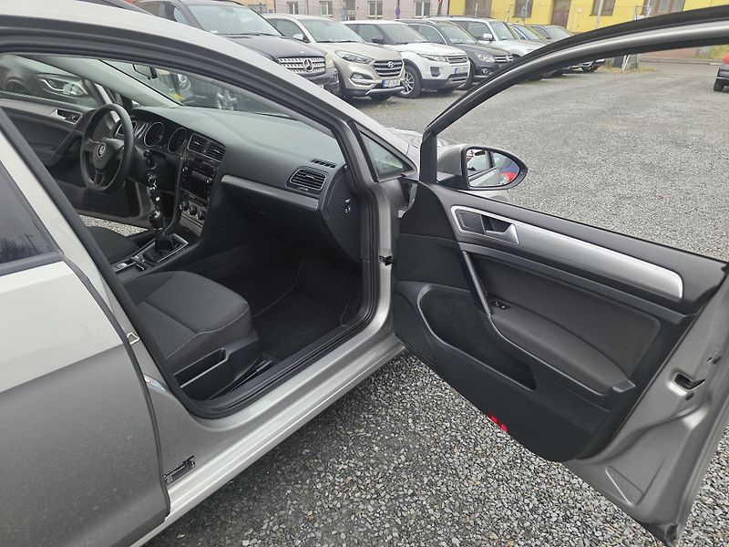 Volkswagen Golf Variant 1.6 TDI  - fotka 10 z 15