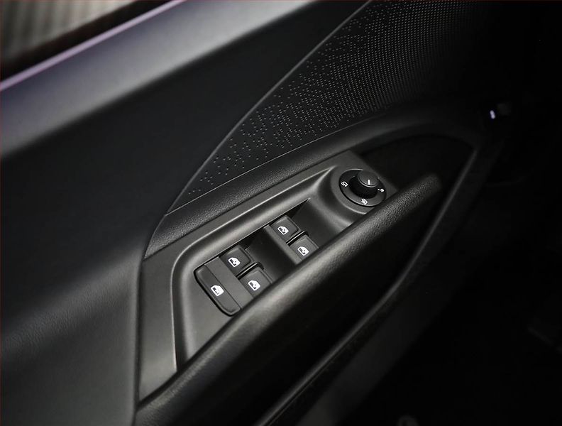 Škoda Enyaq (2023) iV 80x (82 kWh), SoH 95% - fotka 17 z 22