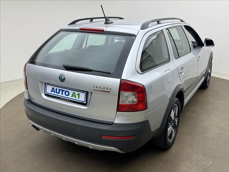 Škoda Octavia 2,0 103kW 4X4 SCOUT 2XKOLA ČR - fotka 4 z 33