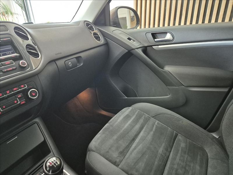 Volkswagen Tiguan TDI 4 MOTION R-Line - fotka 21 z 31