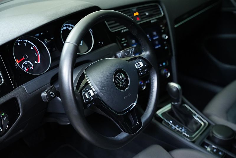 Volkswagen Golf - fotka 14 z 24