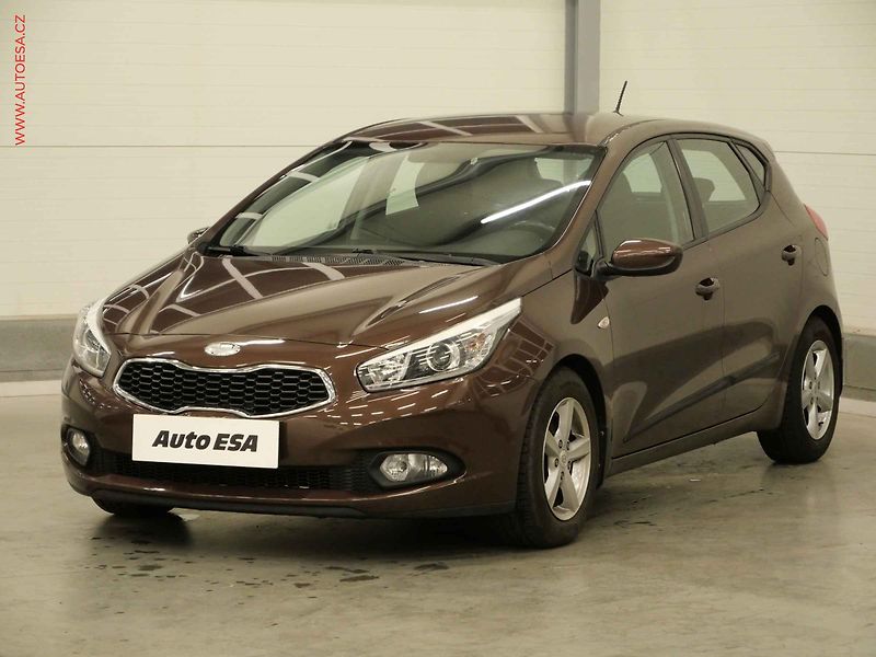 Kia Ceed (2013) 1.4i, 1.maj,ČR, servis.kniha - fotka 3 z 22