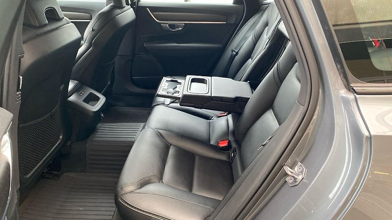 Volvo V90 Cross Country, D5 AWD Drive-E, - fotka 8 z 32