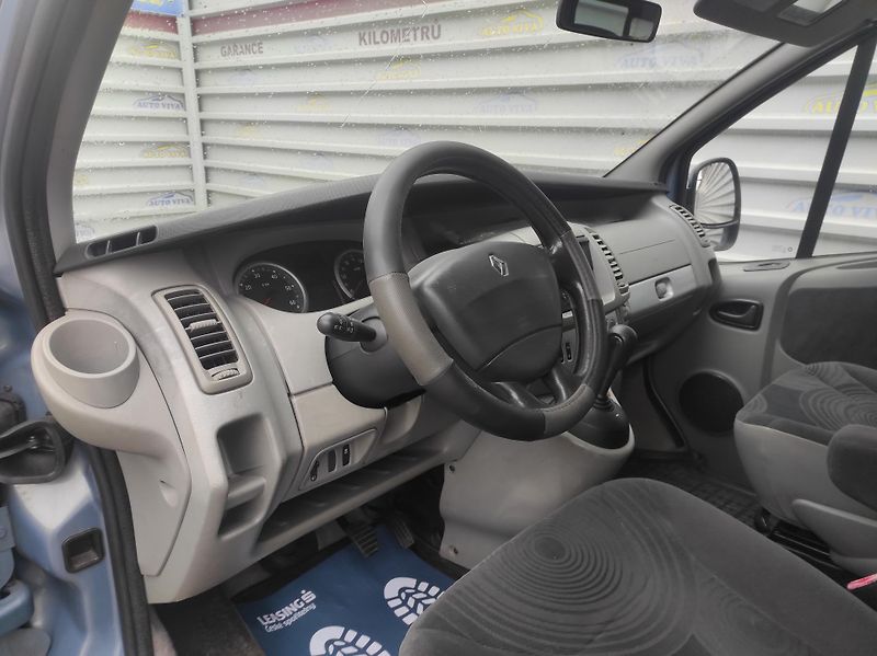 Renault Trafic 2,5dCi 107kW Passenger 7 míst - fotka 6 z 20