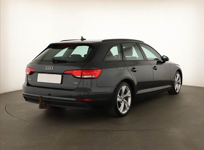 Audi A4 (2016) 2.0 TDI, Xenony, Tempomat - fotka 5 z 14