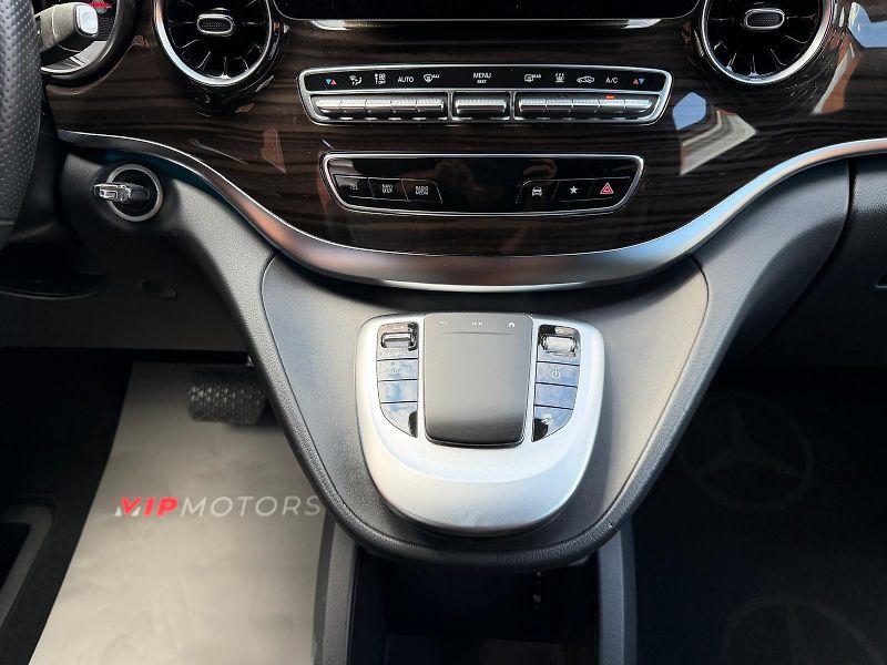 Mercedes-Benz Třídy V V300D-AMG-4M-AVANT-R19-NEZ.TOP - fotka 19 z 38
