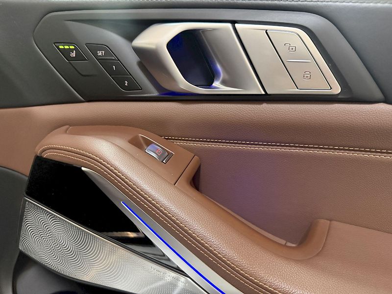 BMW X7 xDrive30d M-Sport Laser FULL - fotka 50 z 53