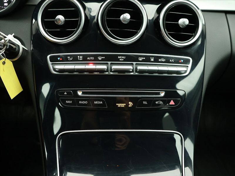 Mercedes-Benz Třídy C 2.1 220d 125kW Aut. Avantgarde - fotka 22 z 32