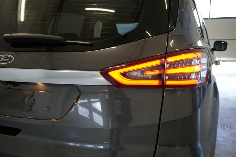 Ford S-MAX S-MAX 2.0 140 kW TITAN. 7 míst - fotka 10 z 32