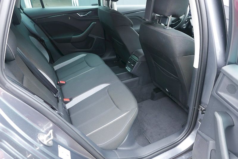 Škoda Kamiq (2025) 1.0 TSI 85 kW M6° Selection - fotka 16 z 30