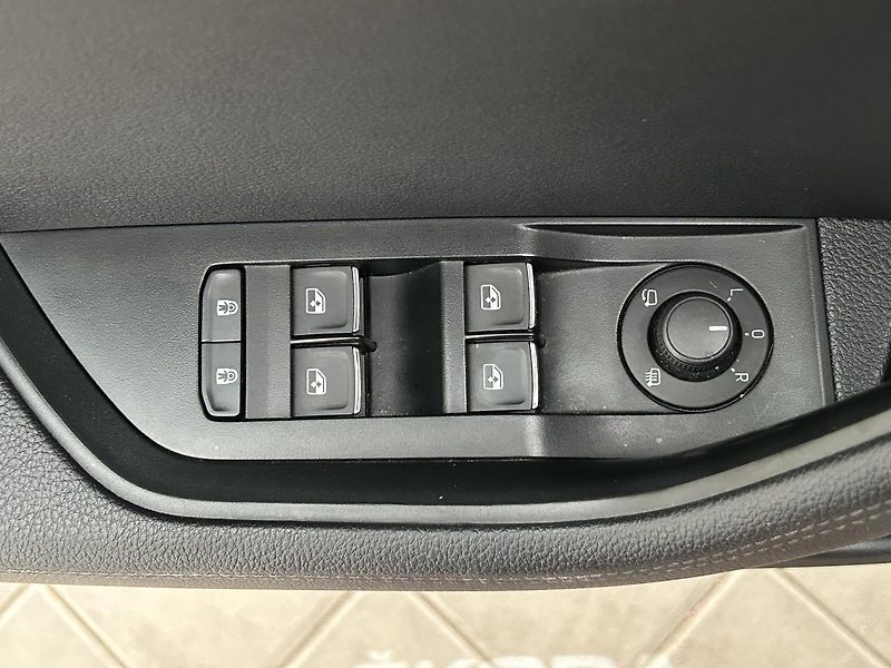 Škoda Superb 2.0 TDI L & K - fotka 17 z 29