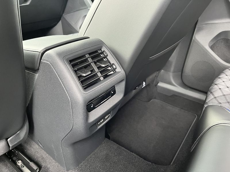 Volkswagen Tiguan R-Line 2,0 TSI 150 kW 4MOT - fotka 22 z 25