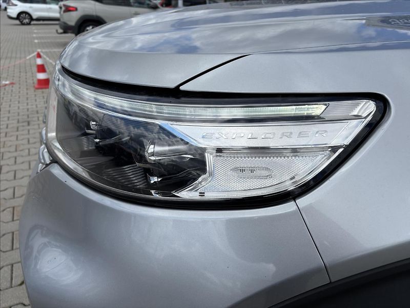 Ford Explorer 3,0 V6 PHEV Platinum AWD 7Míst - fotka 12 z 65