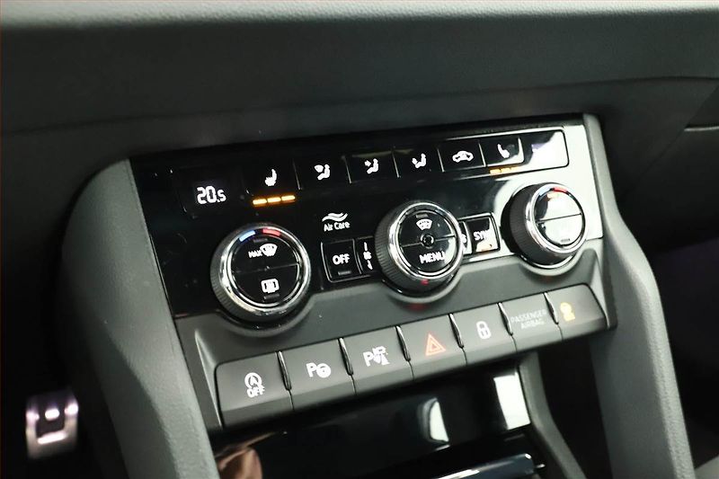 Škoda Karoq (2025) 2.0 TDI, Sportline, Navigace - fotka 14 z 17